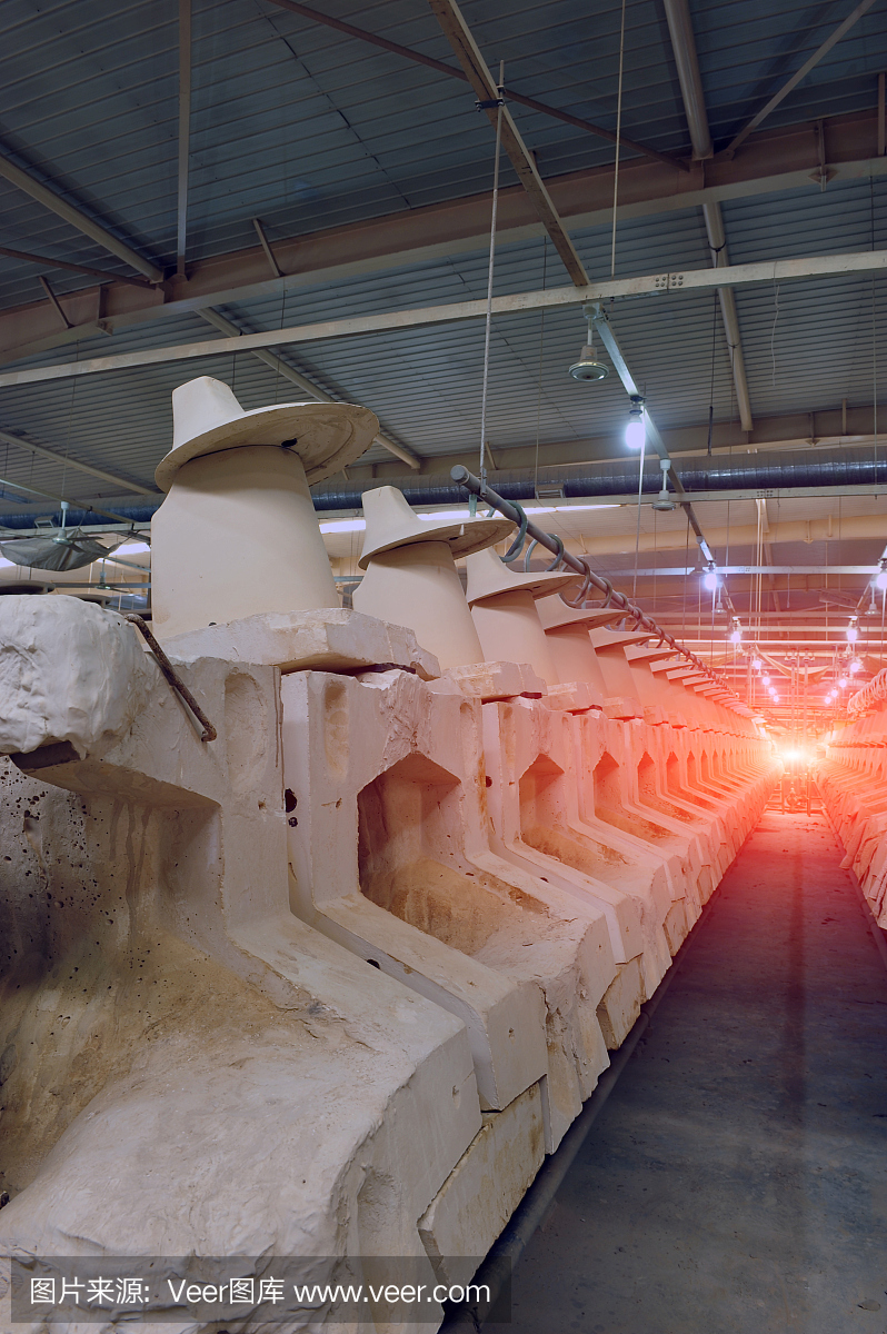 陶瓷產(chǎn)品在車(chē)間生產(chǎn)